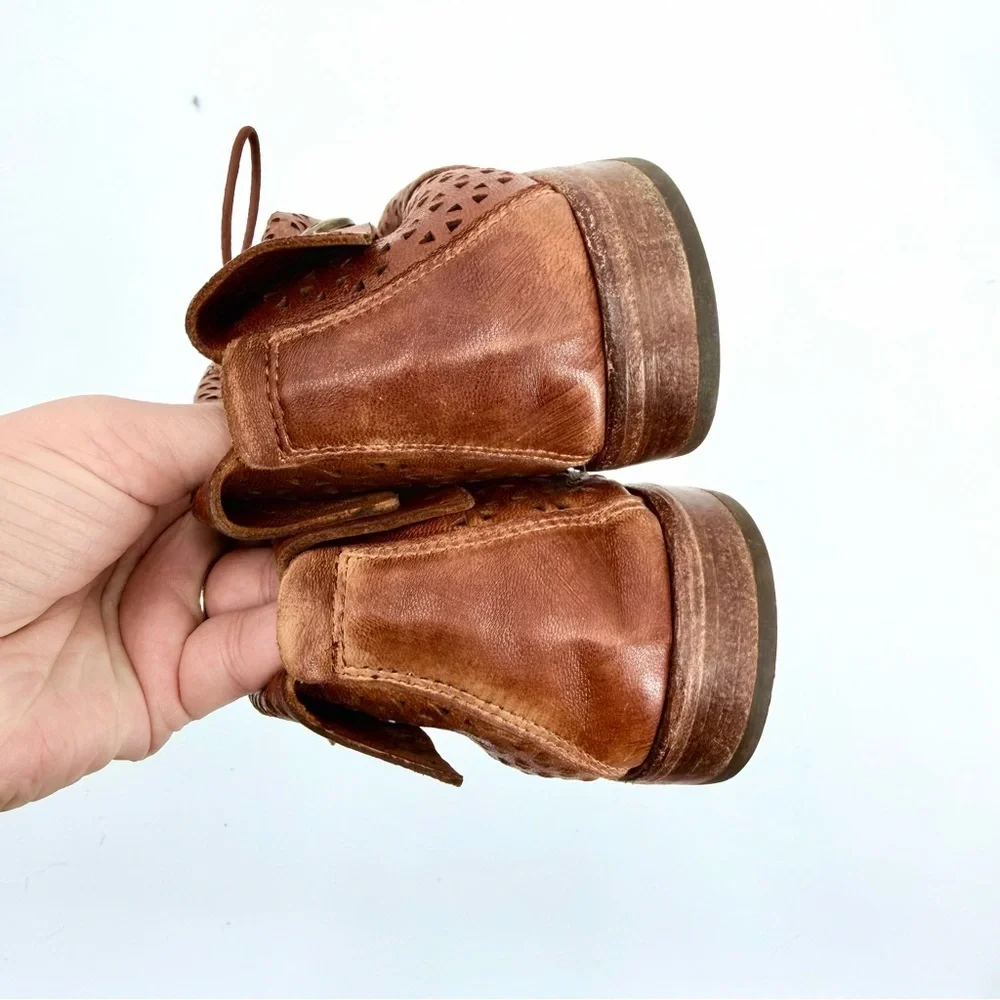 PATRICIA NASH Sabrina Perforated Leather Lace Up Ankle Booties Tan 9